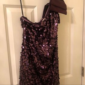 042 Arden B. one-shoulder, sequin cocktail dress💜!